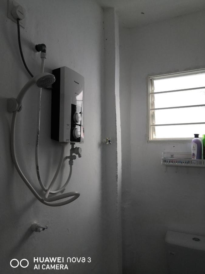 Abah 2 Room Homestay Pasir Gudang Exterior foto